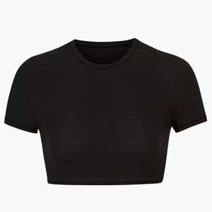 NWT SKIMS FITS EVERYBODY SUPER
CROPPED T SHIRT IN ONYX SMALL